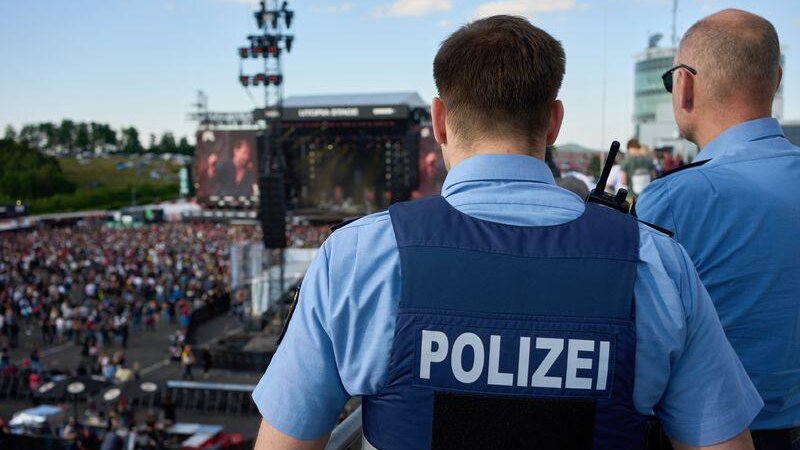 Die Polizei hat angekündigt, bei Rock am Ring gegen Hobbypiloten vorzugehen. (Archivbild)