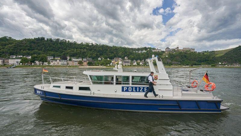 Die Wasserschutzpolizei war bei dem Schiffsunfall auf dem Rhein im Einsatz, Symbolbild