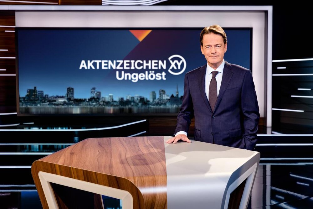 Moderator Rudi Cerne im Studio Moderator Rudi Cerne im Studio