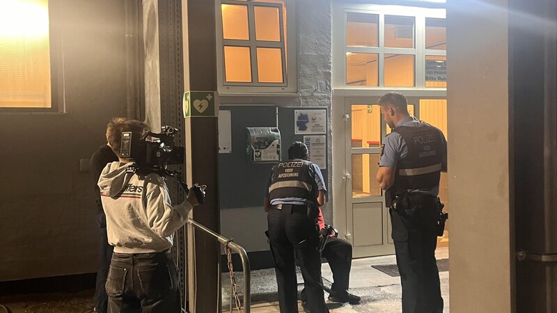Der betrunkene Dieb wird von der Polizei Koblenz am Stadion Oberwerth gestellt.