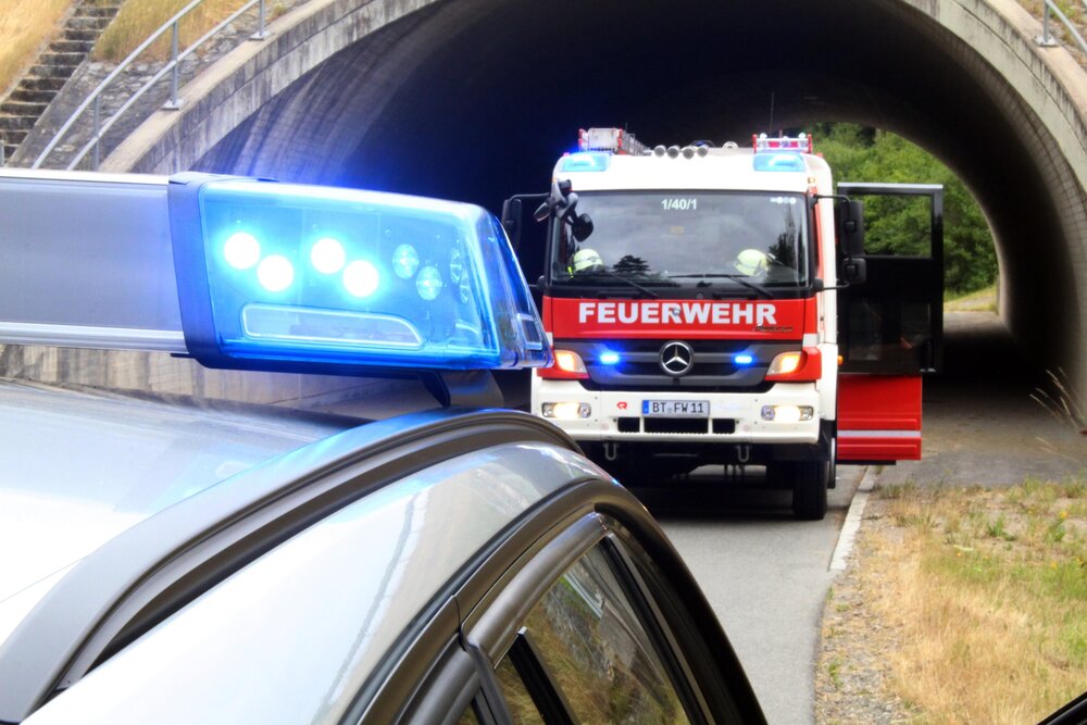 Die Einsatzkräfte befinden sich vor Ort.