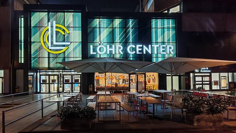 Die Polizei kontrollierte am Freitagabend rund um das Löhrcenter.