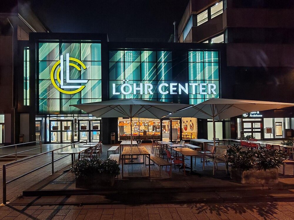Die Polizei kontrollierte am Freitagabend rund um das Löhrcenter.