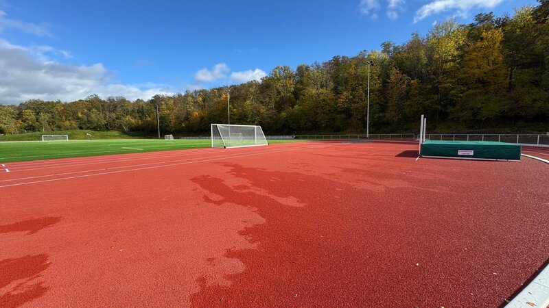Das Außengelände der Bezirkssportanlage der Schmitzers Wiese ist fertiggestellt.