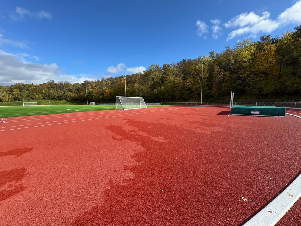 Das Außengelände der Bezirkssportanlage der Schmitzers Wiese ist fertiggestellt. Das Außengelände der Bezirkssportanlage der Schmitzers Wiese ist fertiggestellt.