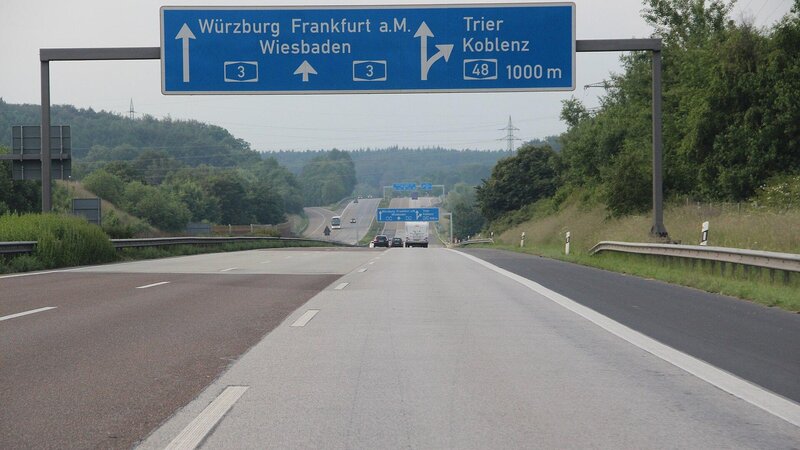 Auf der A3 Richtung Frankfurt ist in der Nacht eine Person überfahren worden.