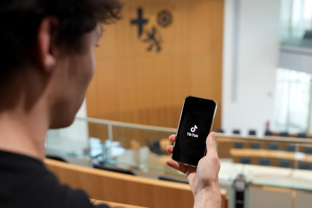 Der Landtag Rheinland-Pfalz ist ab dem 12. März 2025 als erstes Landesparlament auf TikTok vertreten. Der Landtag Rheinland-Pfalz ist ab dem 12. März 2025 als erstes Landesparlament auf TikTok vertreten.