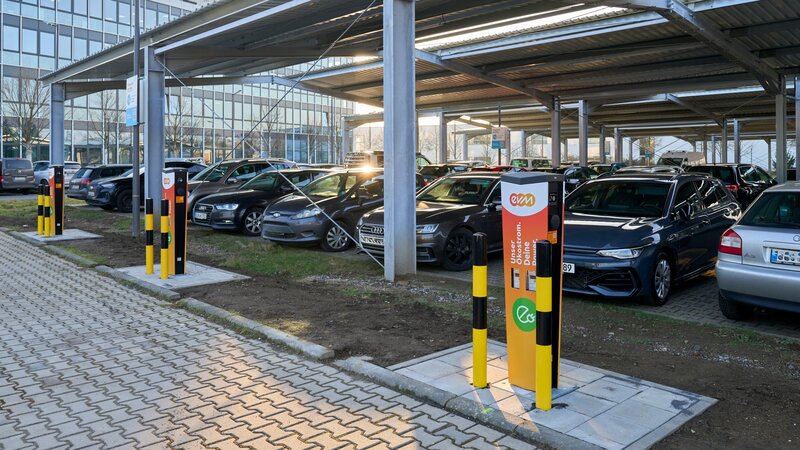 Die neuen Ladesäulen für E-Autos am Moselbad in Koblenz.