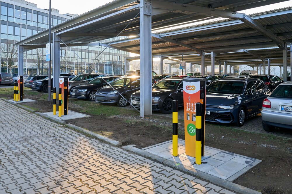 Die neuen Ladesäulen für E-Autos am Moselbad in Koblenz.