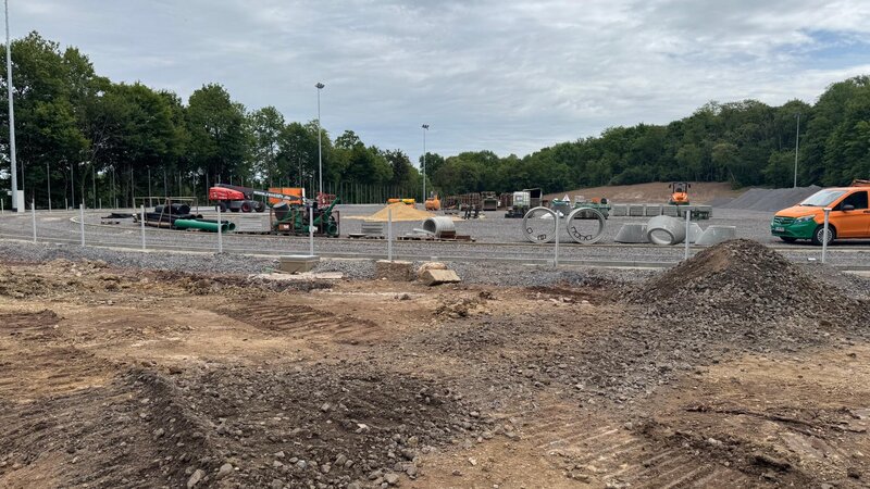 Die Außenanlagen der Schmitzers Wiese sollen bereits im Oktober fertig ausgebaut sein.