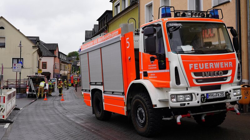 Ein Baggerunfall in Mülheim-Kärlich hat am Mittwochvormittag für einen Großeinsatz von Feuerwehr und Rettungsdienst gesorgt.