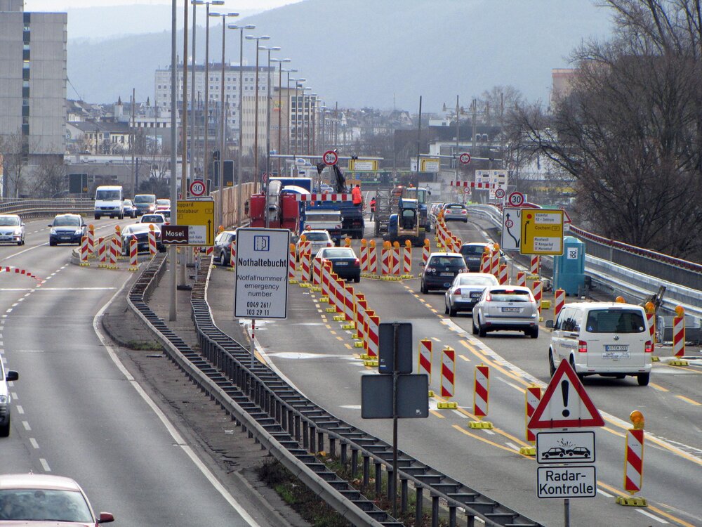 Bald wieder das gewohnte Bild auf der B9? Bereits 2011 gab es auf der Koblenzer Europabrücke umfassende Bauarbeiten wegen Brückenschäden. (Archivbild) Bald wieder das gewohnte Bild auf der B9? Bereits 2011 gab es auf der Koblenzer Europabrücke umfassende Bauarbeiten wegen Brückenschäden. (Archivbild)
