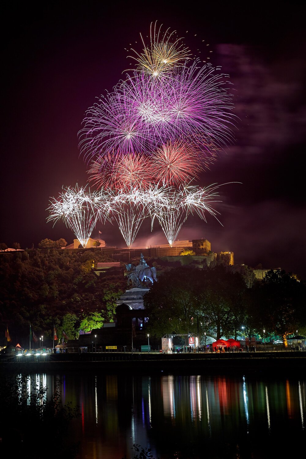 Das Feuerwerk bei Rhein in Flammen in Koblenz. Das Feuerwerk bei Rhein in Flammen in Koblenz.