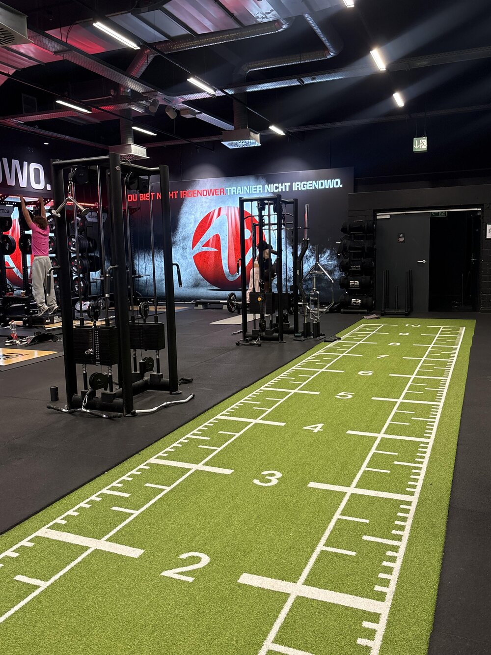 Functional Zone des Ai-Studios im Koblenzer Gewerbepark an der B9 Functional Zone des Ai-Studios im Koblenzer Gewerbepark an der B9