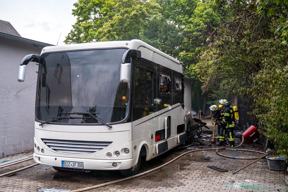 Am Dienstag, 26.08.2025, geriet aus bislang ungeklärter Ursache ein Wohnmobil in Koblenz in Vollbrand.