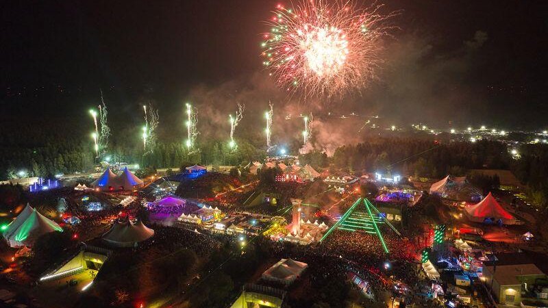 Auch dieses Jahr werden zahlreiche DJs bei der Nature One erwartet. (Archivbild)