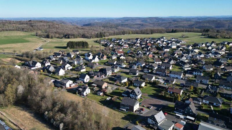 Noch ist der Tatverdächtige flüchtig.