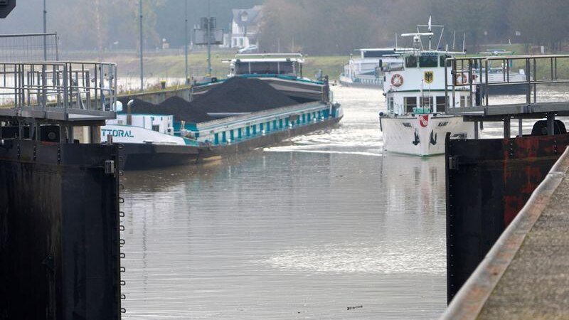 Die Schleuse bei Treis-Karden ist wieder für den Schiffsverkehr frei.