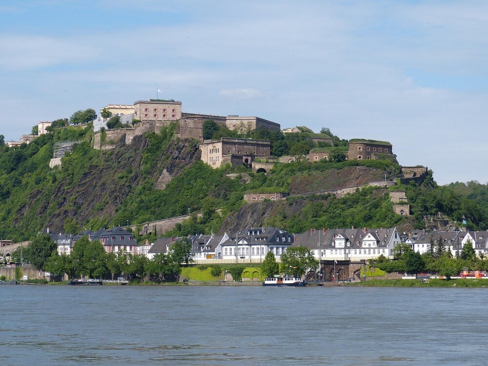 Für Koblenzer altbekannt, aber wer noch nicht da war, sollte den Frühling nutzen: die Festung Ehrenbreitstein. Für Koblenzer altbekannt, aber wer noch nicht da war, sollte den Frühling nutzen: die Festung Ehrenbreitstein.