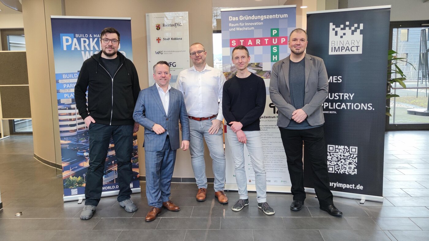 V.l.n.r. Sebastian Pohl, Stephan Wefelscheid, MdL, Jens Wiechering, Jan Hagge (Geschäftsführer Technologiezentrum Koblenz), Senad Palic (GameUp!).