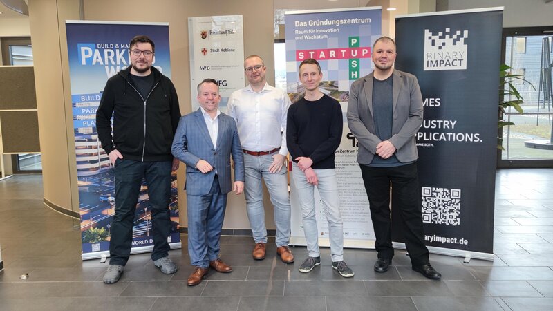 V.l.n.r. Sebastian Pohl, Stephan Wefelscheid, MdL, Jens Wiechering, Jan Hagge (Geschäftsführer Technologiezentrum Koblenz), Senad Palic (GameUp!).