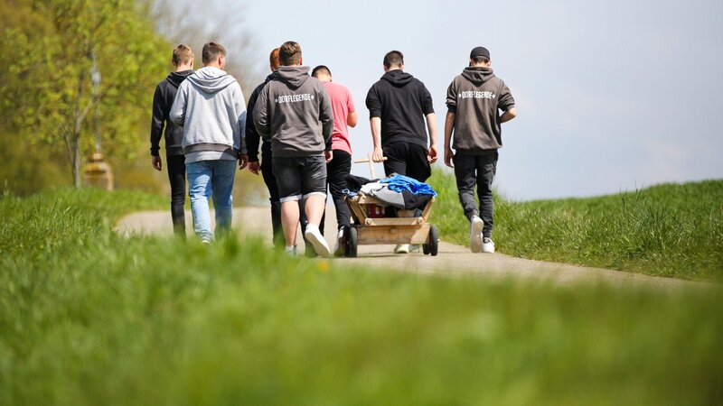 Bei schönem Wetter zieht es viele Menschen in die Natur (Archivbild)