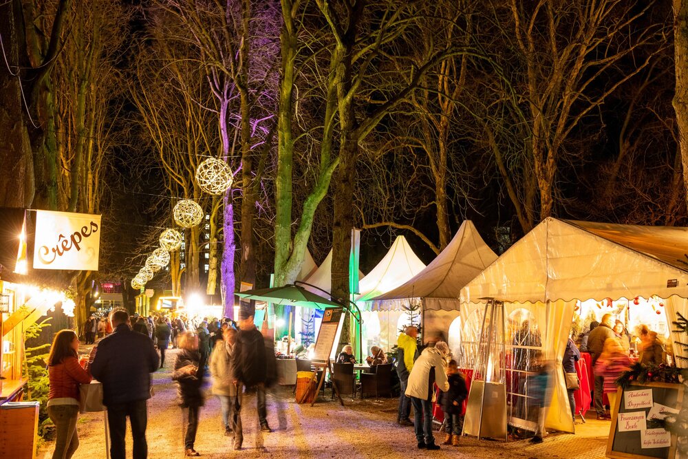 Uferlichter verzaubern den Kurpark und das Ahrufer in Bad Neuenahr