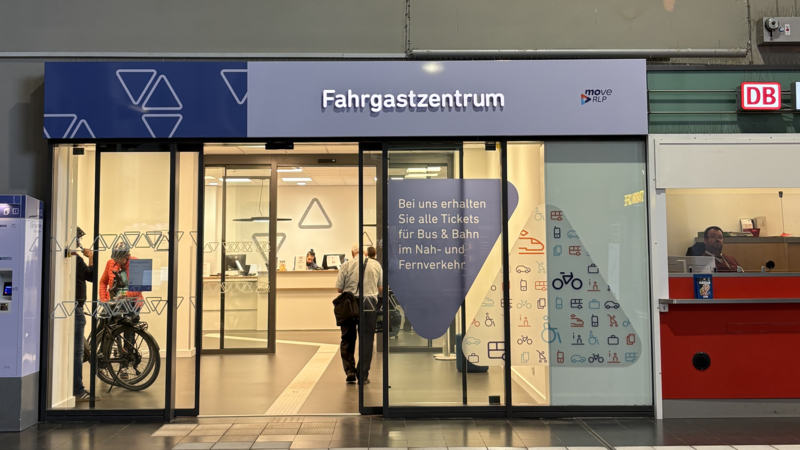 Am Koblenzer Hauptbahnhof ist das neue Fahrgastzentrum der Deutschen Bahn offiziell eröffnet worden.
