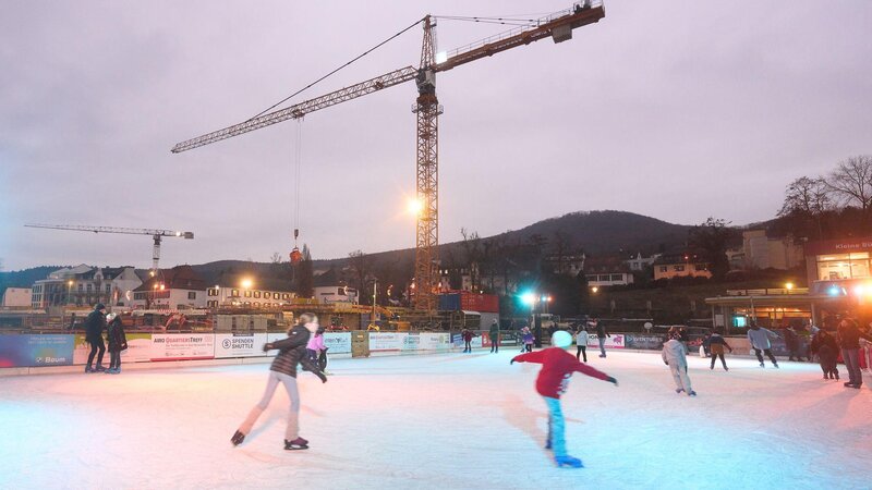 Ob Profis oder Anfänger: Auf den Eisbahnen im Land kann sich jeder ausprobieren.