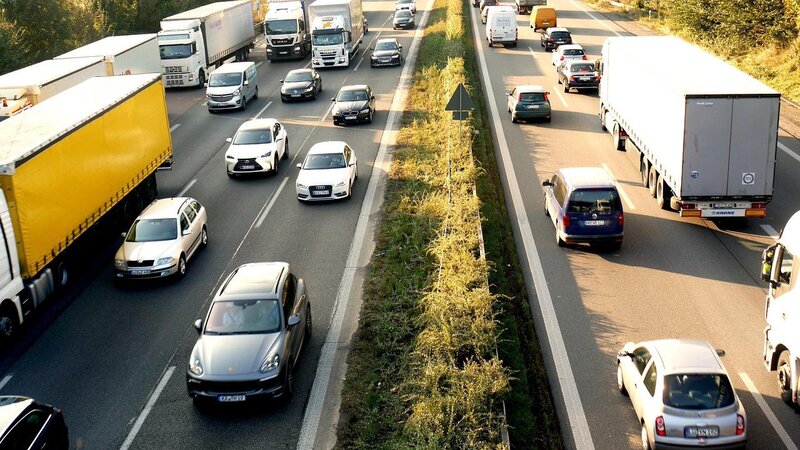 Autobahnstau (Symbolbild)