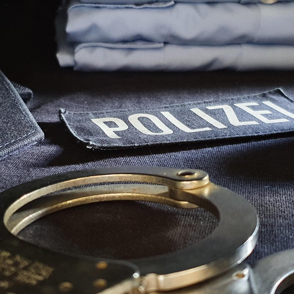 Polizei, Handschellen (Symbolbild)