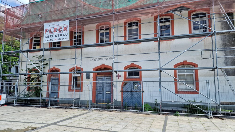 Um das historische Münzmeisterhauses in Koblenz steht seit längerer Zeit ein Bauzaun.
