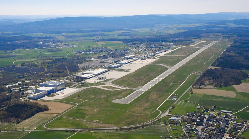 Luftbild des Flughafens Frankfurt-Hahn. Luftbild des Flughafens Frankfurt-Hahn.