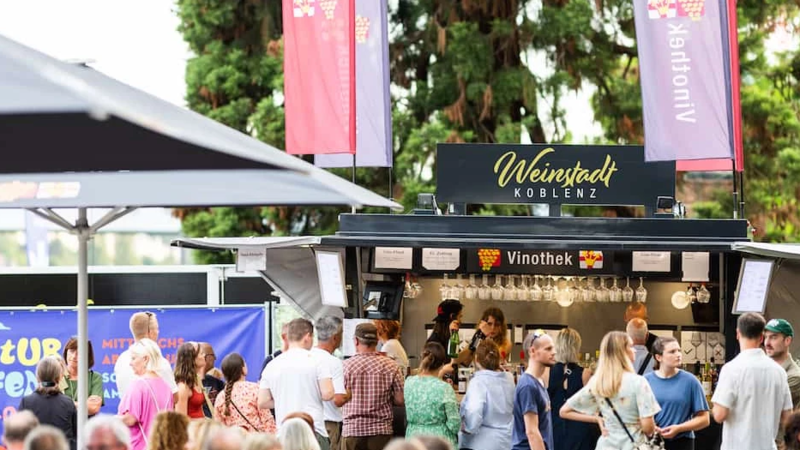 Die Stadt Koblenz lädt zu einem zweimonatigen Weinfestival ein.