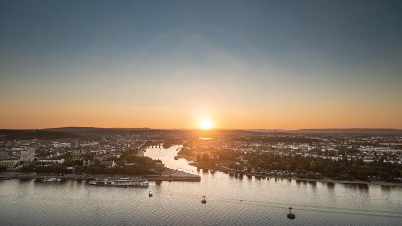 Blick auf das Deutsche Eck im Sonnenuntergang.