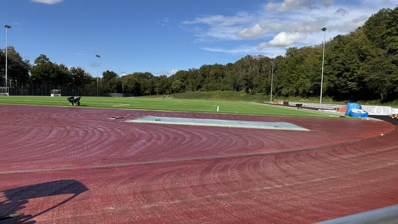Der neue Kunstrasenplatz auf "Schmitzers Wiese" kann wahrscheinlich noch im Oktober genutzt werden.