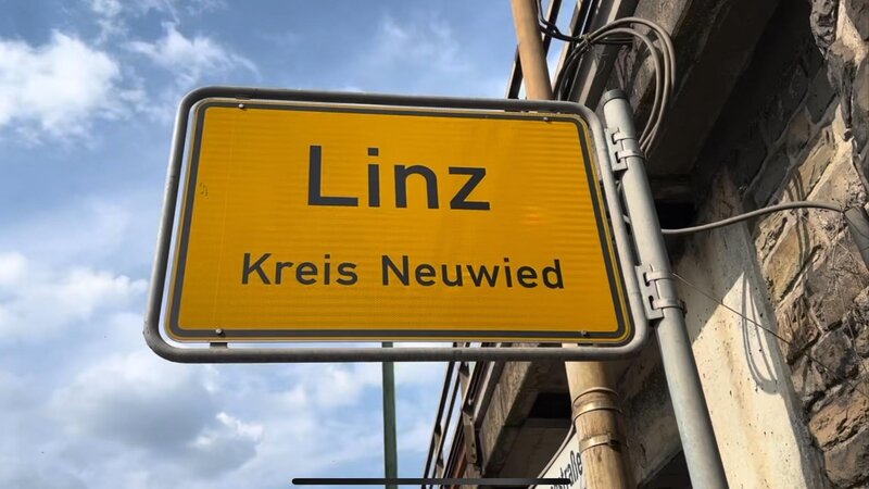 Linz am Rhein, Ortsschild