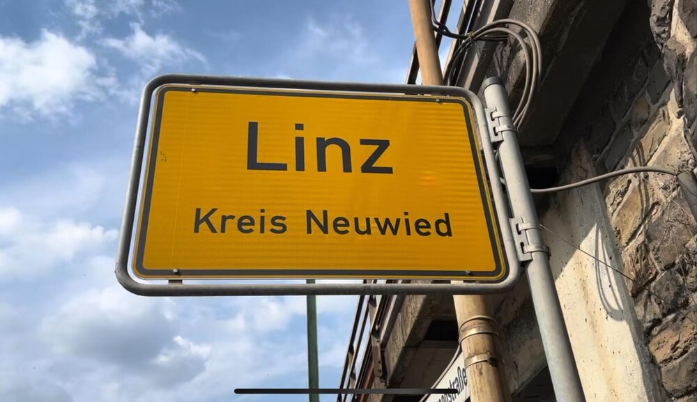 Linz am Rhein, Ortsschild
