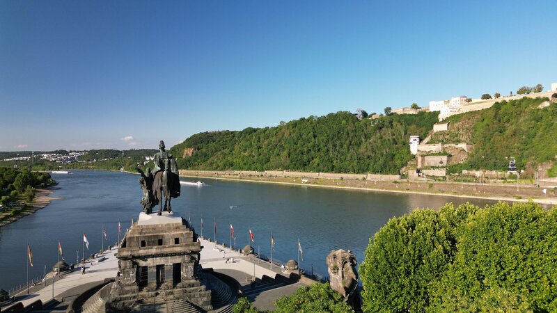Das Deutsche Eck in Koblenz mit Kaiser-Wilhelm-Denkmal.