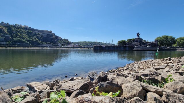 Nur noch acht Zentimeter: Rheinpegel in Koblenz bricht fast Rekord