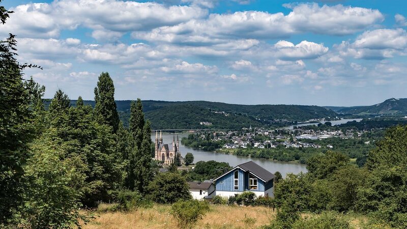 Blick von Remagen aus nach Erpel. Eine Brücke für Fußgänger und Radfahrer könnte zwischen beiden Rheinseiten entstehen.