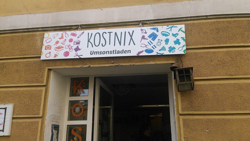 Beispiel eines ,,Kostnix-Ladens" in Innsbruck, Österreich