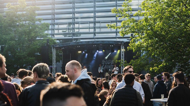 Der Zentrale Fachschaftsrat der Hochschule Koblenz lädt zum Sommerfest „Gude Laune“ ein.