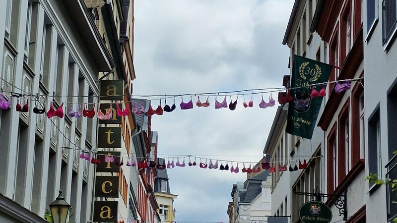 Koblenz wird Pink ist eine Aktion, um auf Brustkrebs aufmerksam zu machen.