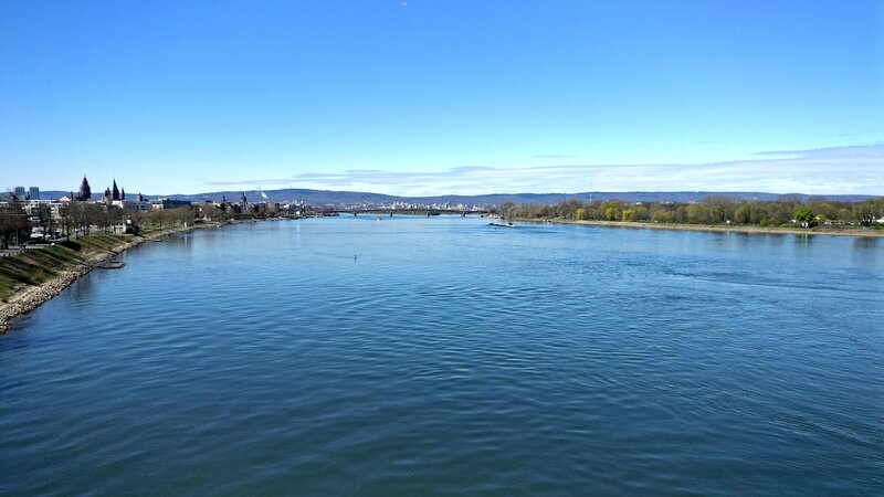 Rhein bei Mainz von der Eisenbahnbrücke Mz-Weisenau 30.03.2020 623R.H.