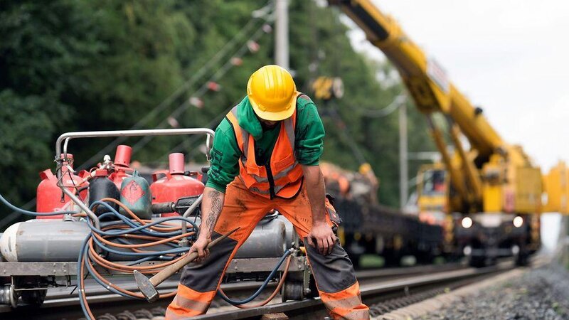 Bauarbeiten an einer Bahnstrecke (Symbolbild).