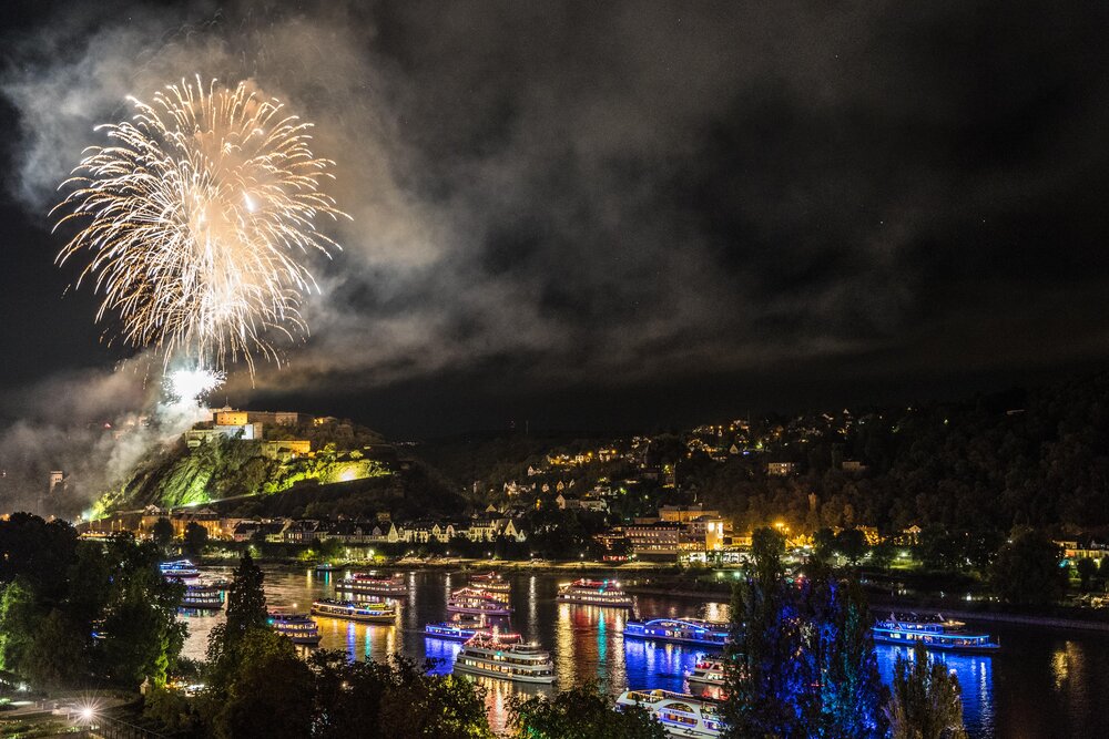 Rhein in Flammen in Koblenz vor der Festung Ehrenbreitstein.