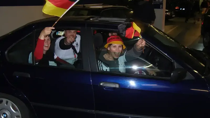 Autokorso ja - aber keine Regelverstöße.