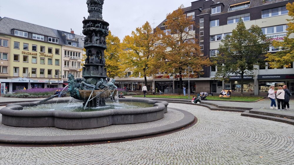 Mehr Sitzgelegenheiten für den Josef-Görres-Platz in Koblenz. Mehr Sitzgelegenheiten für den Josef-Görres-Platz in Koblenz.