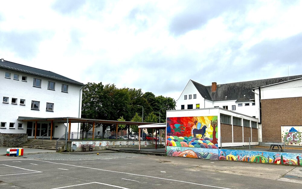 Wer verunstaltet den Lahnsteiner Schulhof?